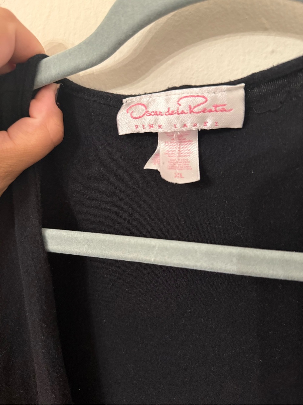 Oscar de la Renta Black robe with Pink Label Tag